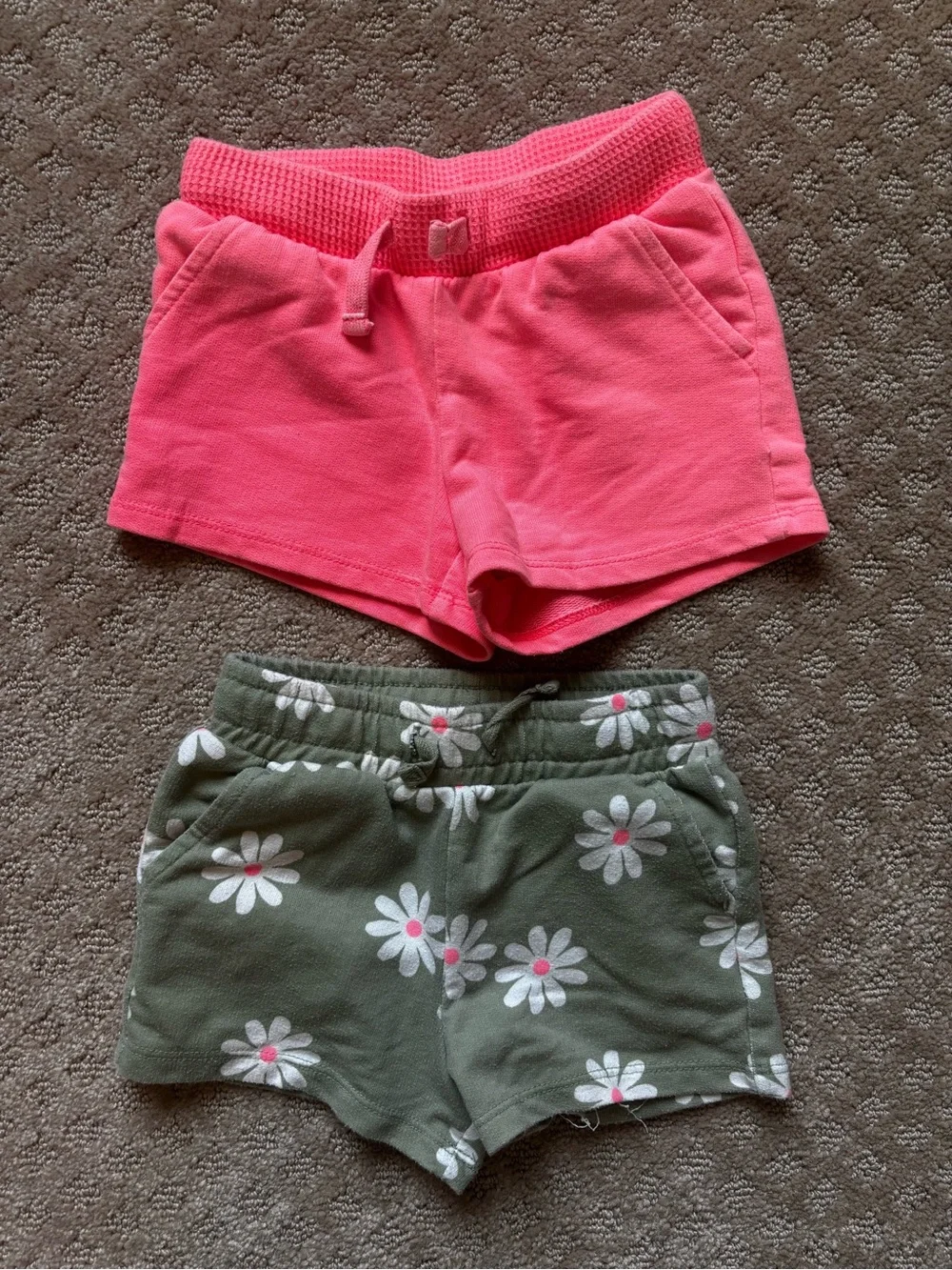2T Cat & Jack Girls Bundle Tee + 2 Shorts + 1 Legging